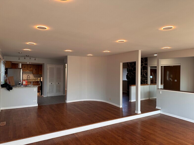 Building Photo - 4832 Old Orchard Rd