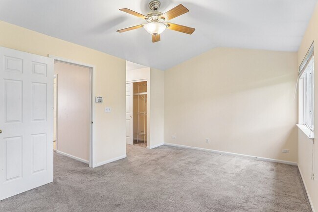 Building Photo - 984 Park Hill Cir