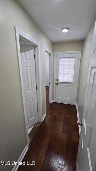 Building Photo - 933 Glastonbury Cir