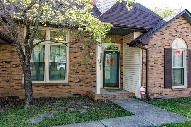 Building Photo - 1122 Rosebrook Dr