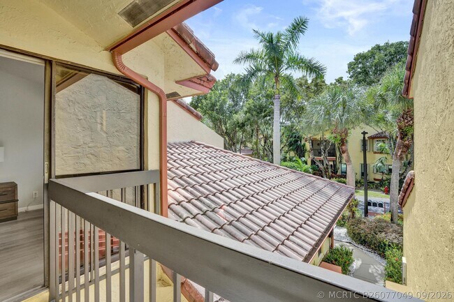 Building Photo - 5355 10th Fairway Dr