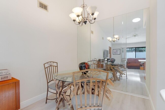Building Photo - 1073 Goldenrod Rd