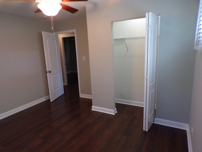Building Photo - 236 W Norman Ln