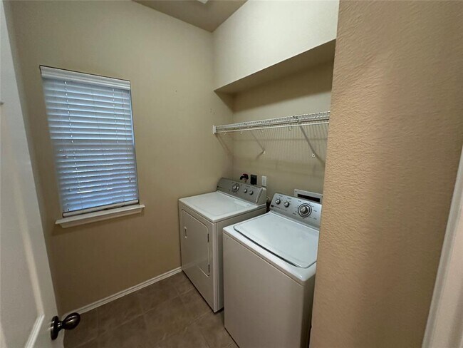 Building Photo - 10214 Maydelle Dr