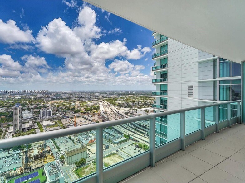 Building Photo - 900 Biscayne Blvd