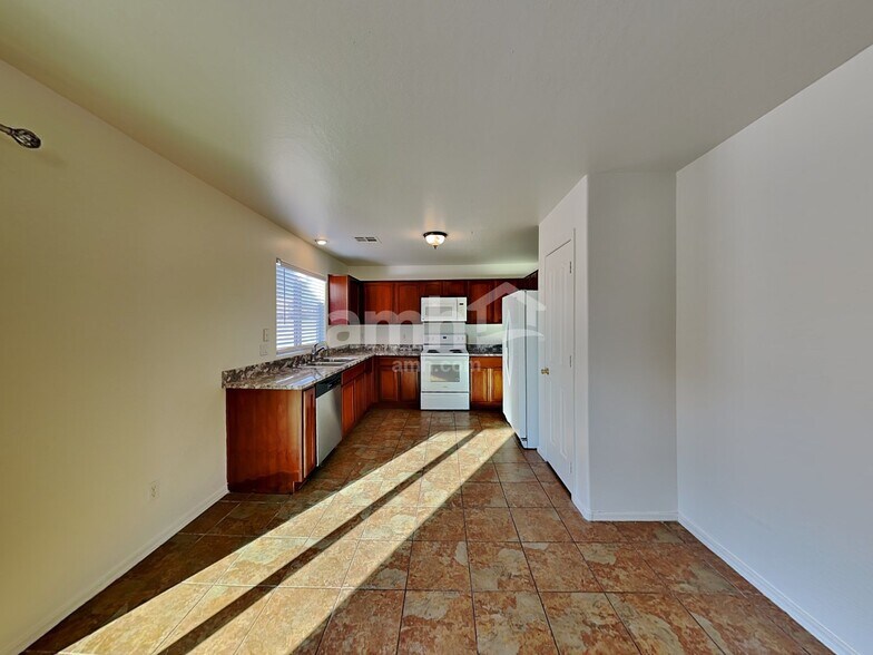 Building Photo - 21967 W Sonora St