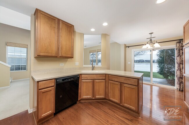 Building Photo - 651 Hawley Dr