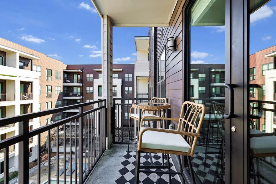 Building Photo - 2200 State St