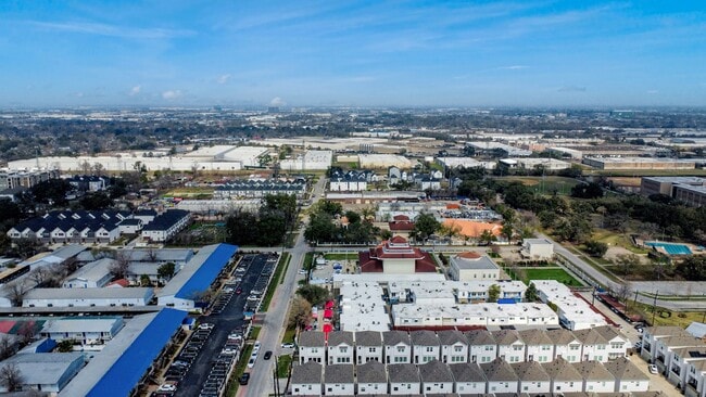 Building Photo - 8320 Brecha Ln