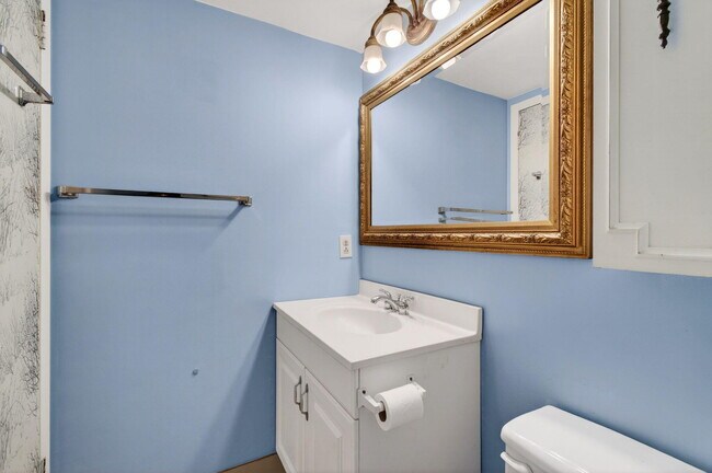 Building Photo - 116 Mansfield C