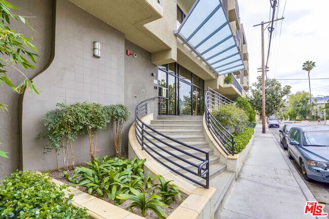 Building Photo - 7320 Hawthorn Ave
