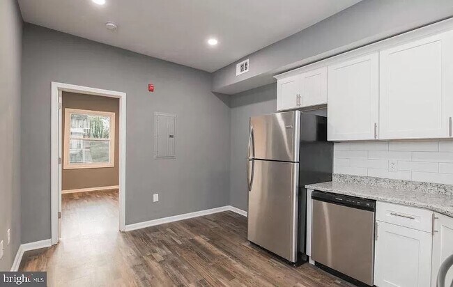 Building Photo - 207 S 49th St