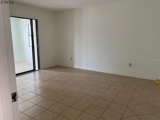 Building Photo - 250 Coral Reef Ct N