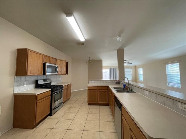 Building Photo - 14805 Lantern Dr