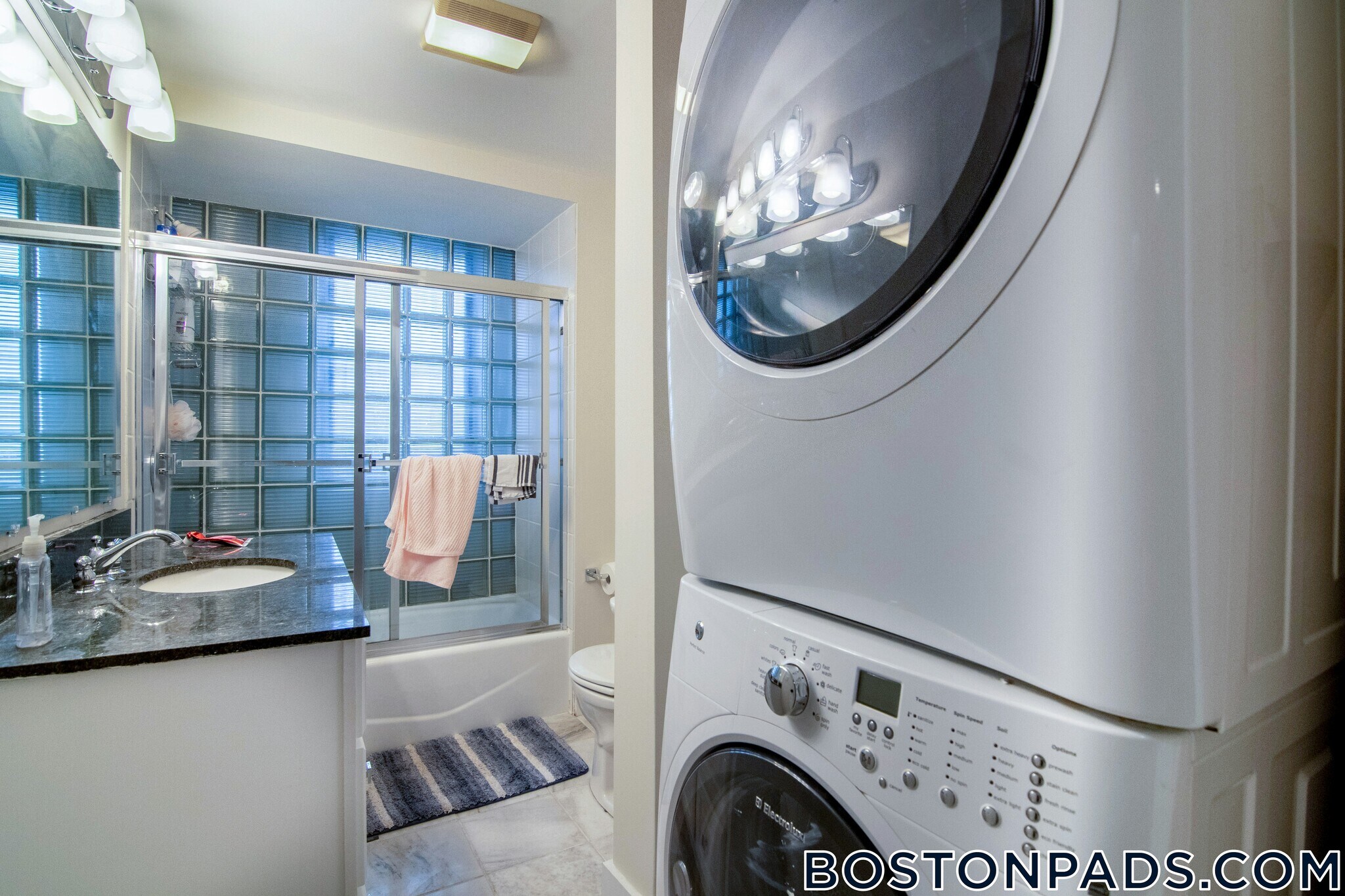 Building Photo - 448 Park Dr