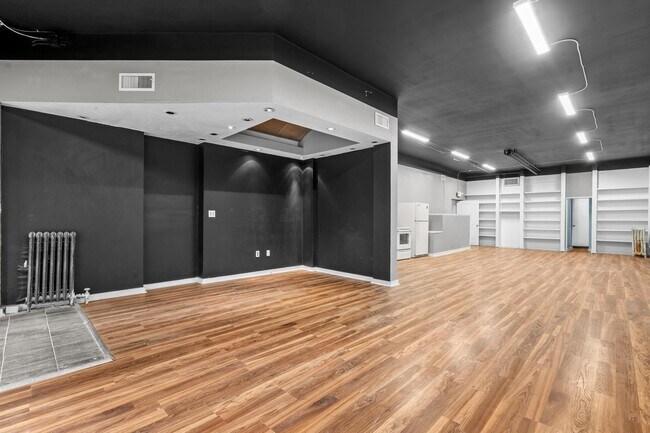 Building Photo - 104 Brown St