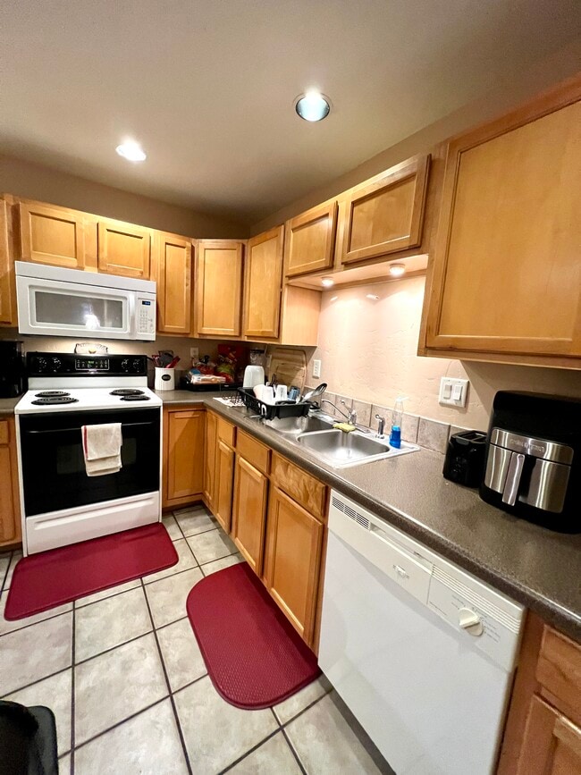 Primary Photo - 2701 Midland Ave