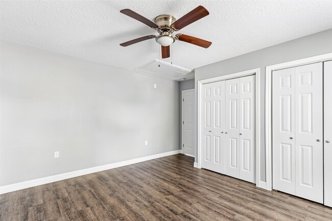 Building Photo - 520 E Defee Ave