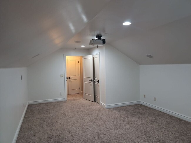 Building Photo - PET FRIENDLY -Spacious 6 Bedroom Home in St. George