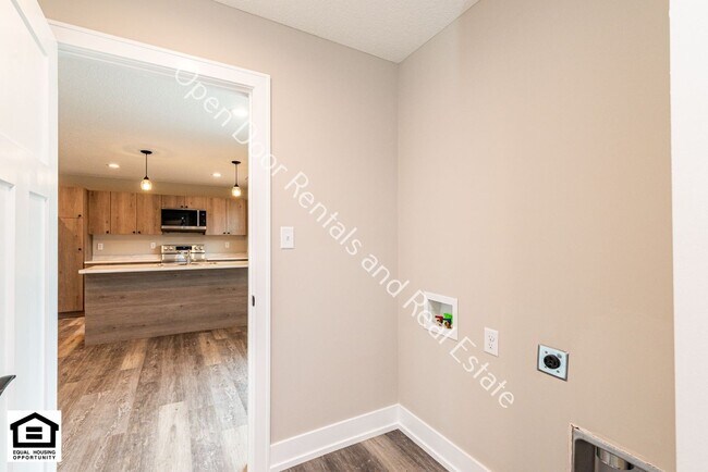 Building Photo - 10545 Old Leo Rd