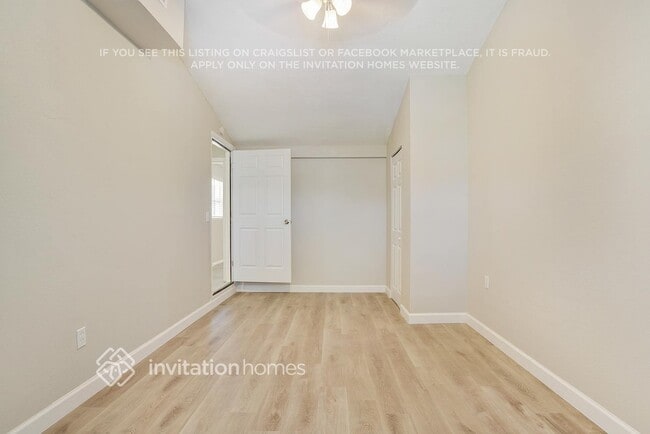 Building Photo - 3401 Paris Pl
