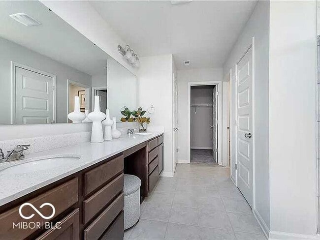 Building Photo - 4894 Oak Hl Dr