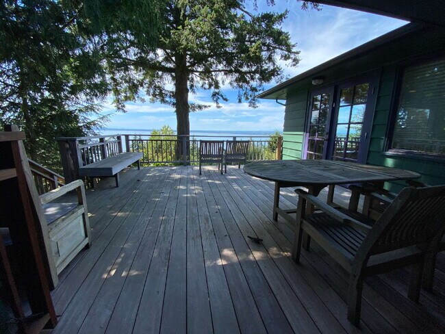 Building Photo - Spacious 5-Bedroom Home with Stunning View...