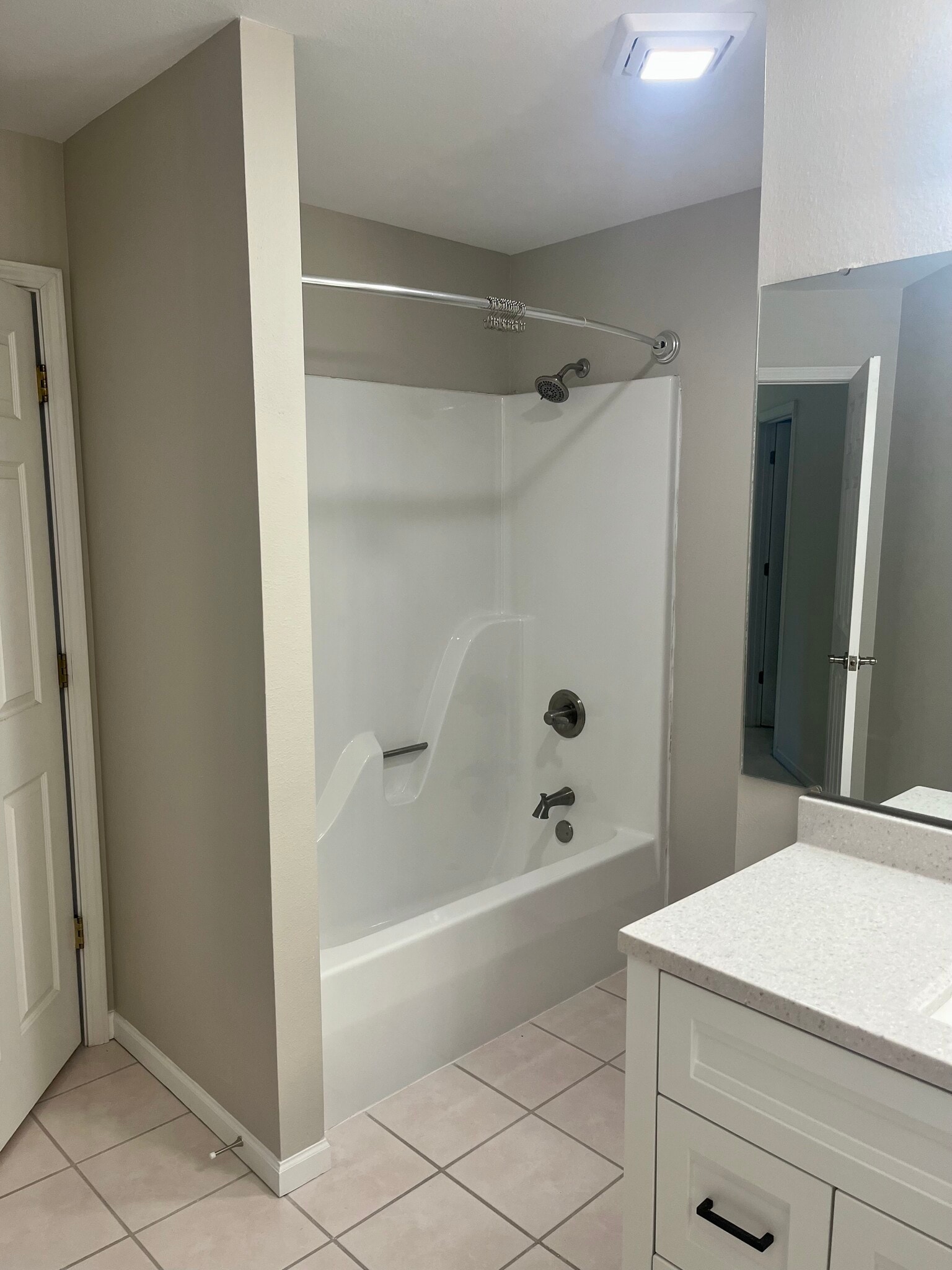 Up Bathroom shower - 984 22nd Ave