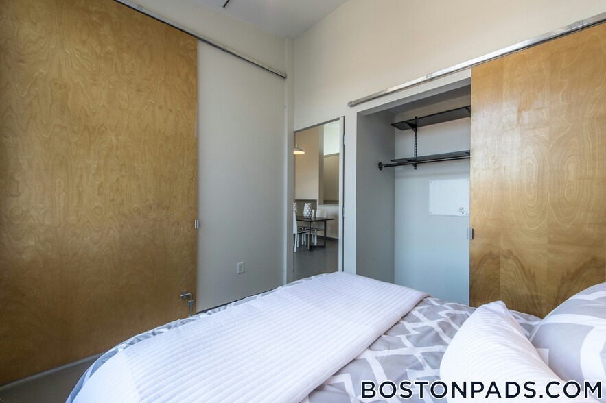 Building Photo - 160 E Berkeley St