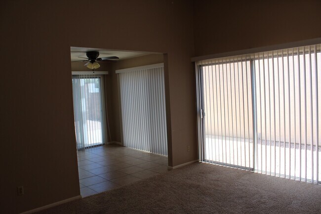 Building Photo - South Scottsdale Home with garage and priv...