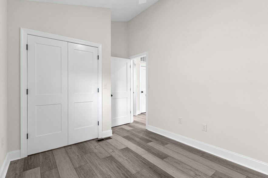 Upstairs Closet - 564 W 2nd Ave