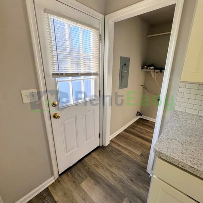 Building Photo - 1327 Hazel Ave