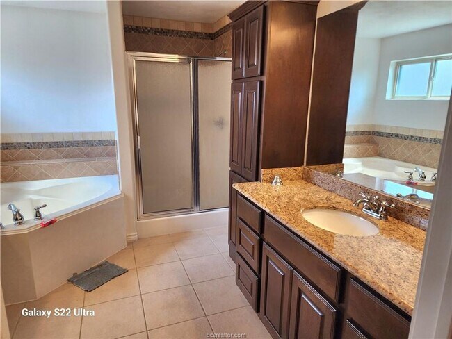 Building Photo - 4 Bedroom, 2 Bath in Dove Crossing Subdivi...