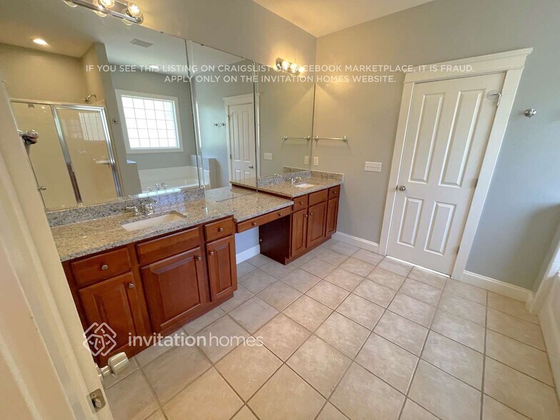 Building Photo - 15527 Barnsbury Dr