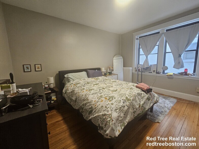 Building Photo - 370 Chestnut Hill Ave