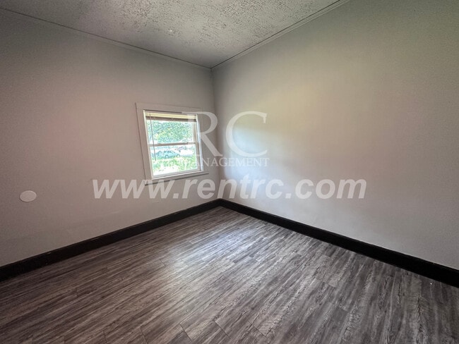 Building Photo - 223 Kentucky-