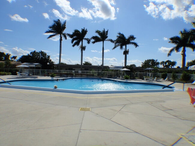 Building Photo - 2527 Emory Dr W