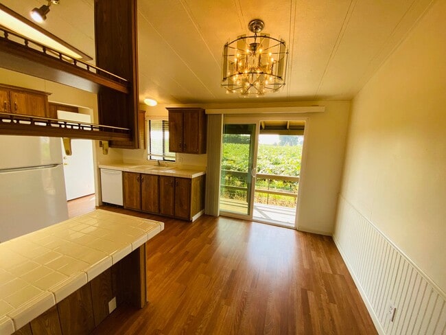 Building Photo - Cute Country Home on 1 Acre!