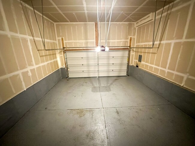 Building Photo - Senderos Creek 3bd paired home