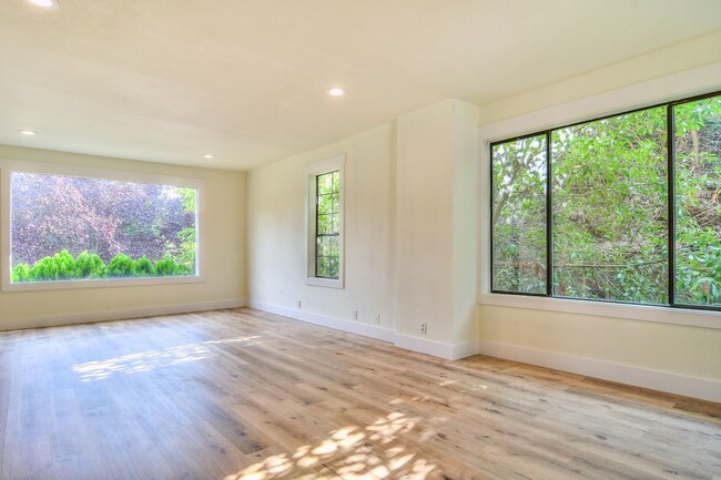 Building Photo - Magnolia 4 bedroom