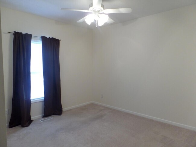 Building Photo - 9 Remington Ln