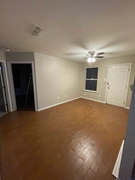 Building Photo - Room in Duplex on Arbor Ave