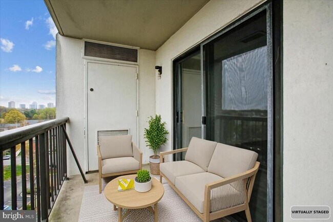 Building Photo - 3800 Powell Ln