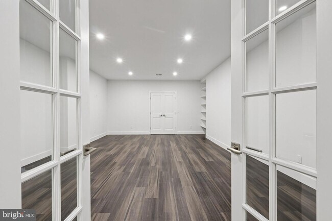 Building Photo - 2 Dogleg Ln