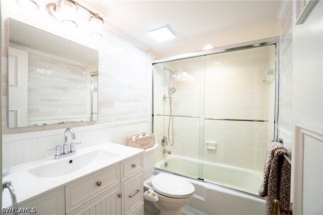 Building Photo - 388 4th Ave S