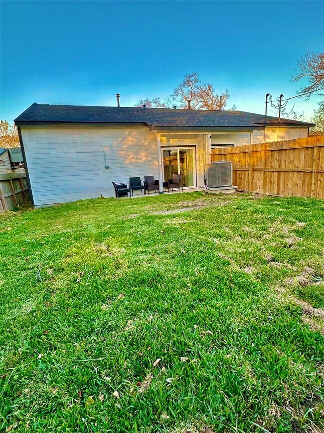 Building Photo - 5306 Ridgeway Dr