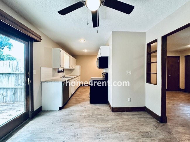 Building Photo - Fantastic Parkville area with Updated Kitchen including Granite Counters and Stainless Steel Appl...