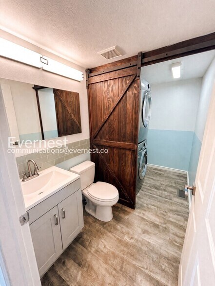Building Photo - 3212 Blue Grass Cir