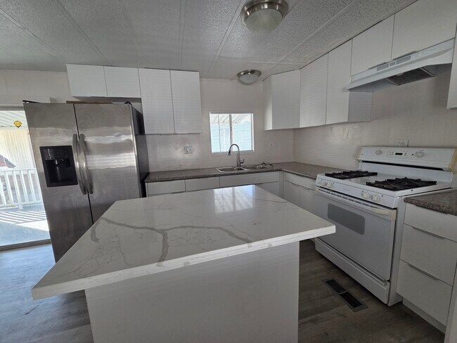 Building Photo - 3601 E Wyoming Ave