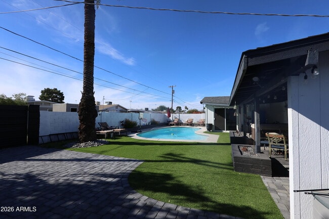 Building Photo - 1011 W Elna Rae St